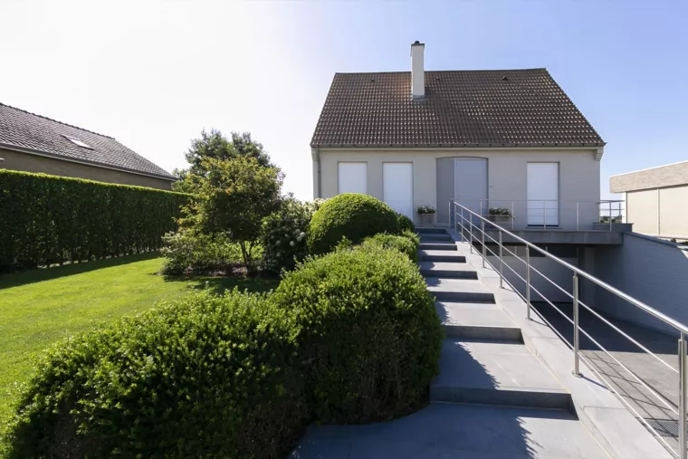 Landelijk gelegen tuin met elegante haagmassieven (7) - 